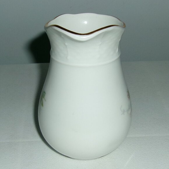 Vintage Creamer TK Thun with Gold Trim Czechoslovakia - Picture 4 of 5